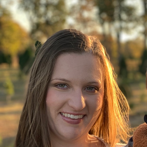 Profile Picture of Kelsie Purser (@kpurs) on Poshmark