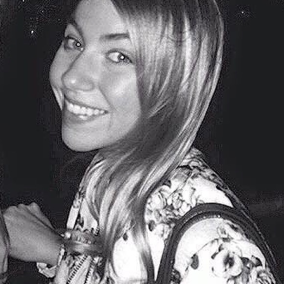 Profile Picture of Laura Irvine (@laurairv) on Poshmark