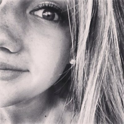 Profile Picture of MacKenzie Hollis (@mackenzielauryn) on Twitter