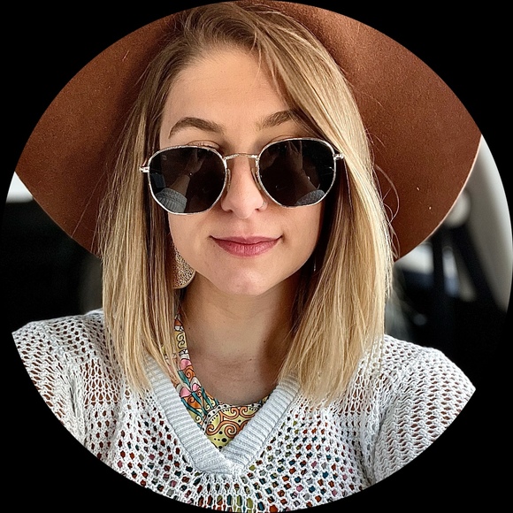 Profile Picture of Cher Jedrey (@ladycreative) on Poshmark