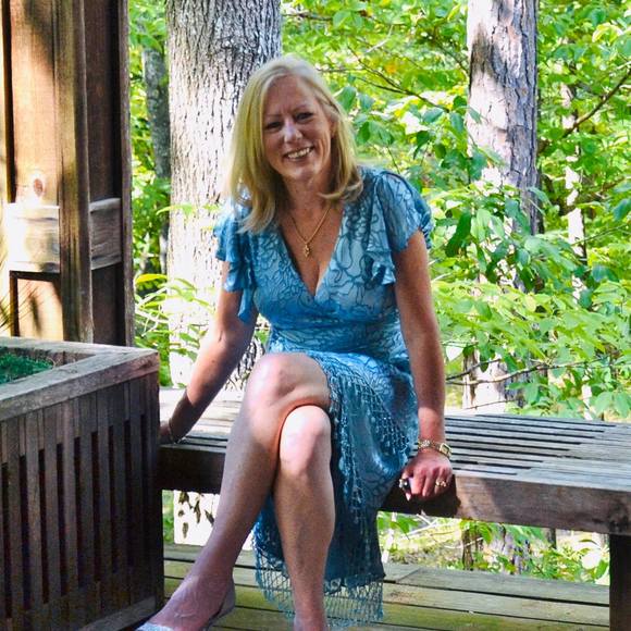 Profile Picture of Brenda Dushane (@bdushane) on Poshmark