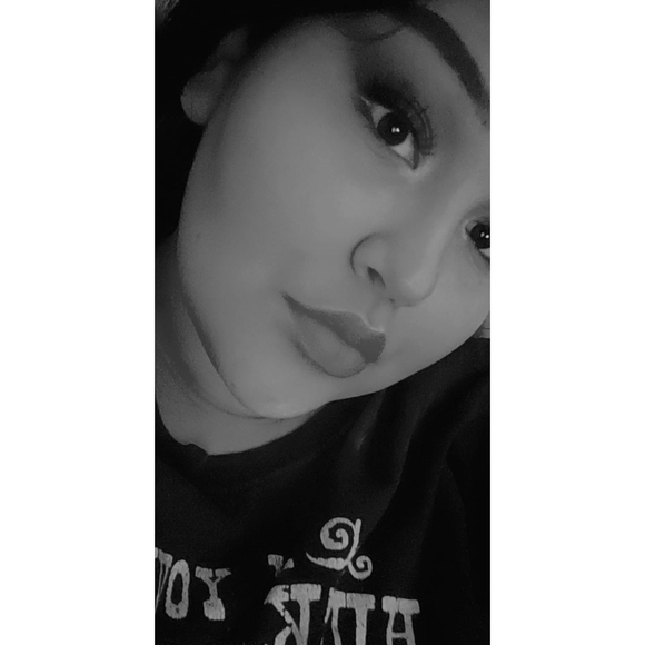 Profile Picture of Jacklynn Biersack (@jacklynnsixx) on Poshmark