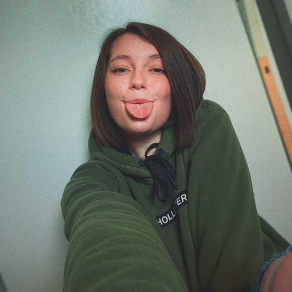 Profile Picture of Skylar Stevens (@thebull27) on Poshmark