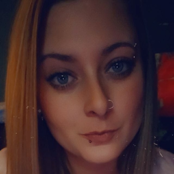 Profile Picture of Cassandra Davis (@dodgehemi1992) on Poshmark