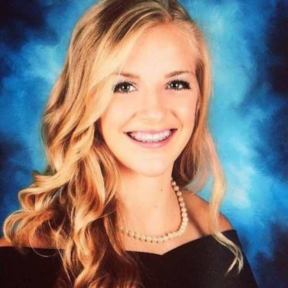 Profile Picture of Stephanie Wingender (@s_wingender) on Poshmark