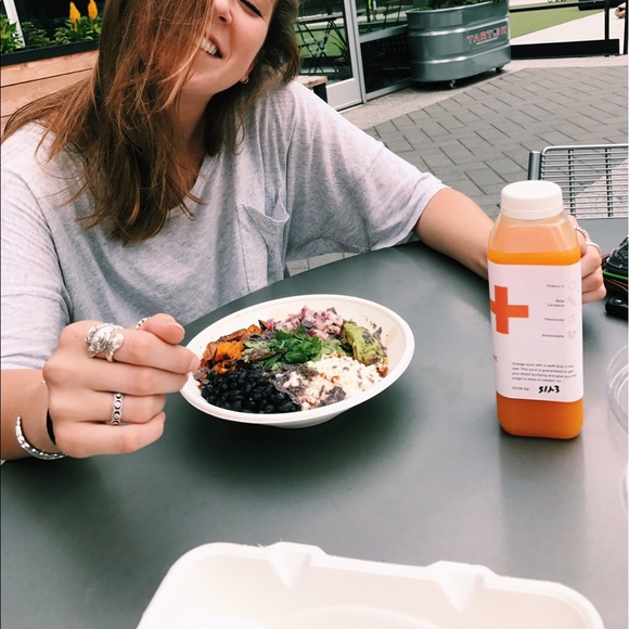 Profile Picture of Amy Hinds (@anykhinds) on Poshmark