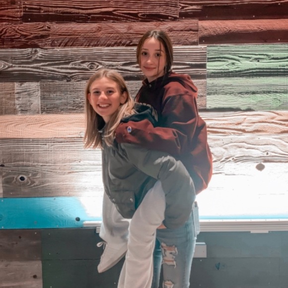 Profile Picture of Sharon Birolini (@sharonb08) on Poshmark