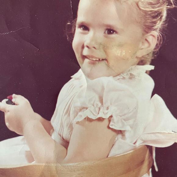 Profile Picture of Vanessa Castagliola (@vanessacast) on Poshmark