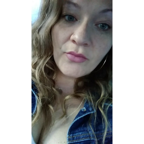 Profile Picture of Cara Divelbiss (@toothfairycara) on Poshmark