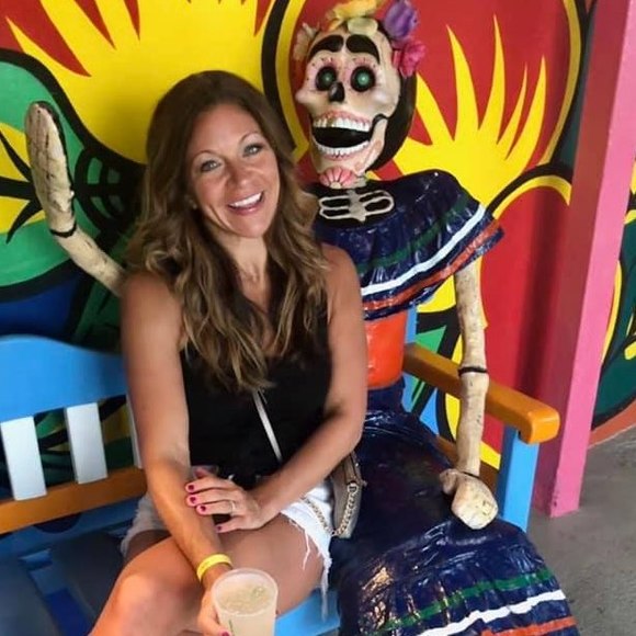 Profile Picture of Becky Thayer (@beckythayer330) on Poshmark