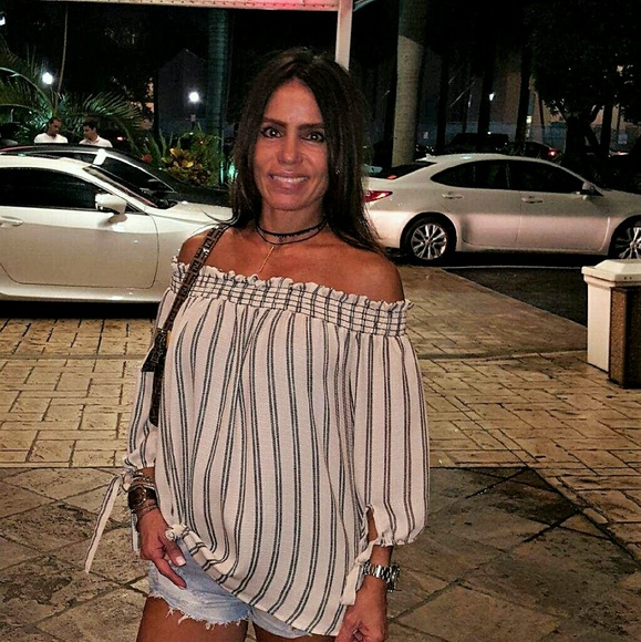 Profile Picture of Rincon Rincon-sotolongo (@fit2trim) on Poshmark