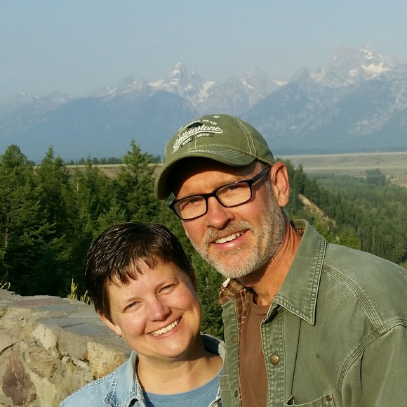 Profile Picture of Erin Schmidt (@erinanddaveposh) on Poshmark