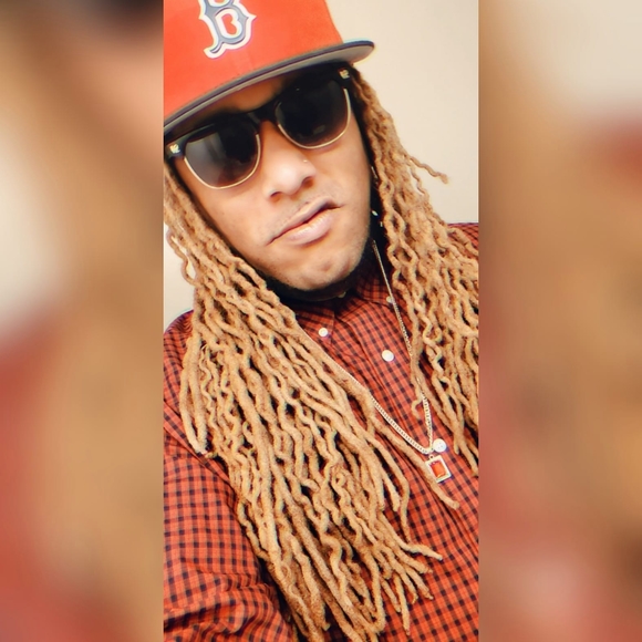 Profile Picture of Derek Marleyigotem (@marleyigotem) on Poshmark