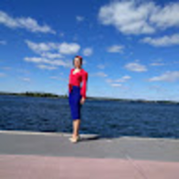 Profile Picture of Kimberly Hawkey (@elvanelle) on Poshmark