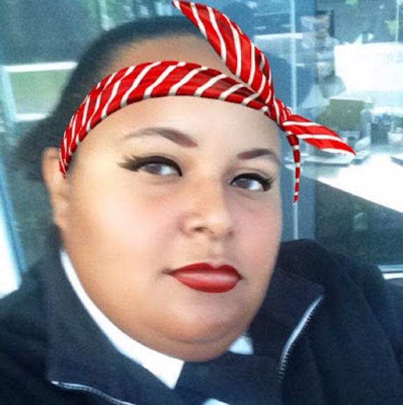 Profile Picture of Nicole Clemente (@nicoleclemen454) on Poshmark