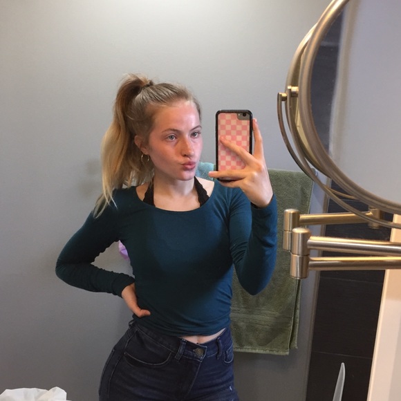 Profile Picture of Lindsay Holeman (@lindsay_holeman) on Poshmark