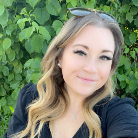 Profile Picture of Brittany Ciesluk (@brittanyxalexa) on Poshmark