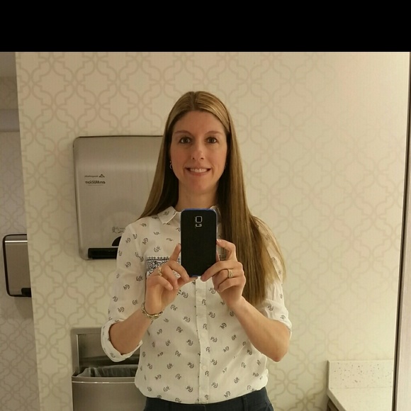 Profile Picture of Carrie Mikesell (@mikesellcm2408) on Poshmark