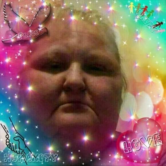 Profile Picture of Kelly Heiderscheit (@kheiderscheit) on Poshmark