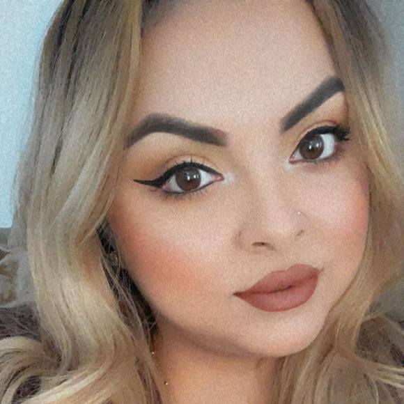 Profile Picture of Lorena Franco (@lolo816) on Poshmark