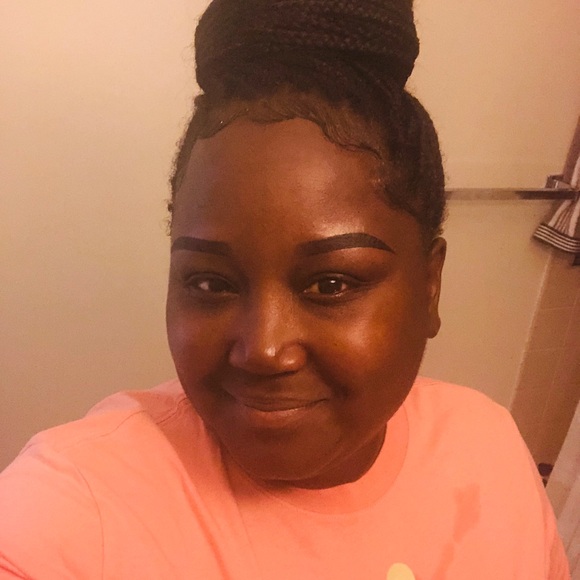 Profile Picture of Kim Mason (@kimlynea) on Poshmark