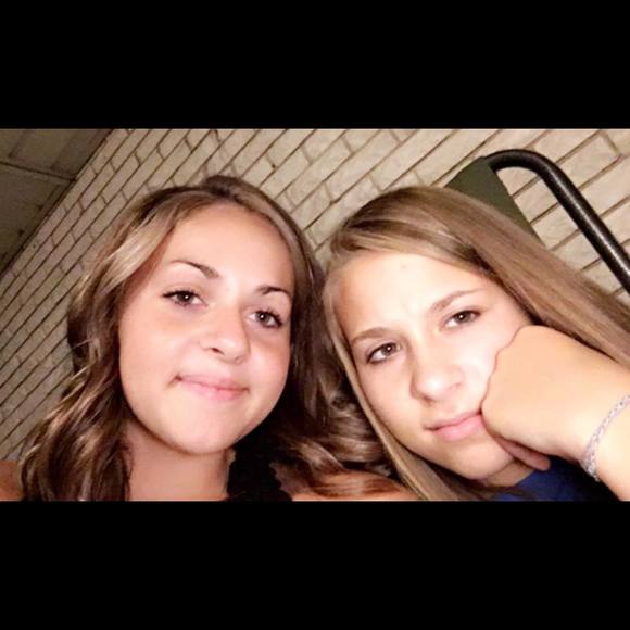 Profile Picture of Kaylee Hiles (@kayleehiles) on Poshmark