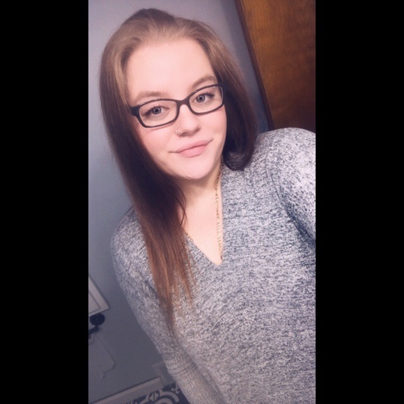 Profile Picture of Samantha Hartel (@samhartel) on Poshmark