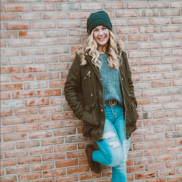 Profile Picture of Abby Tew (@abbytew2) on Poshmark