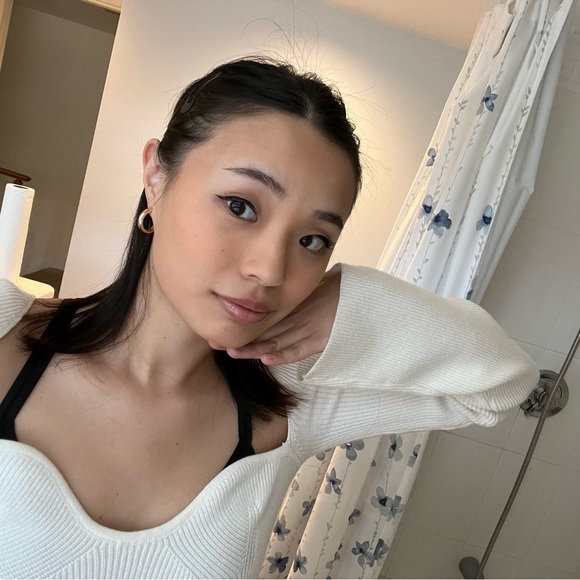 Profile Picture of Lia Stapinski (@lstapinski15) on Poshmark