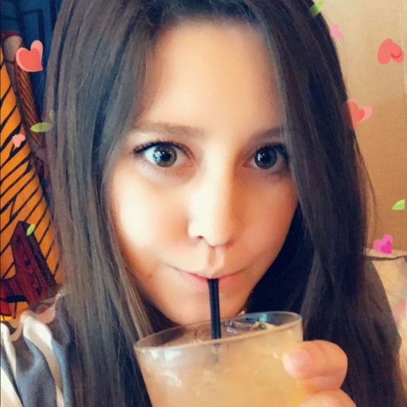 Profile Picture of Kelsey Faubion (@ktfaubion) on Poshmark