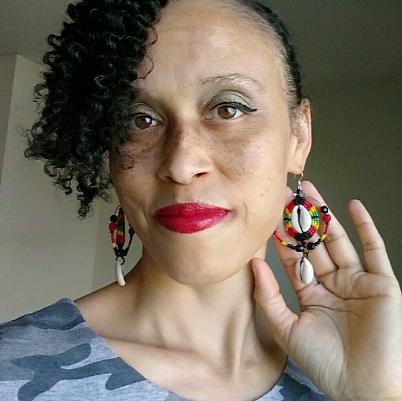 Profile Picture of Ayida Honor (@ayidahonor) on Poshmark