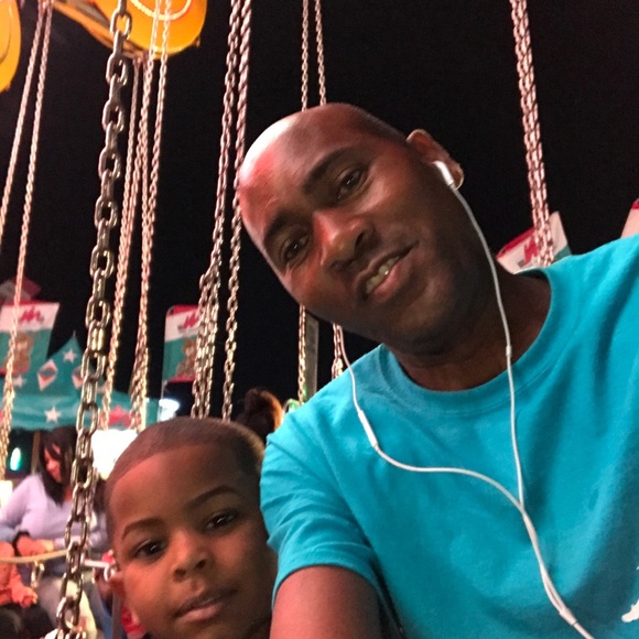 Profile Picture of Carlos Lind (@carloslind) on Poshmark