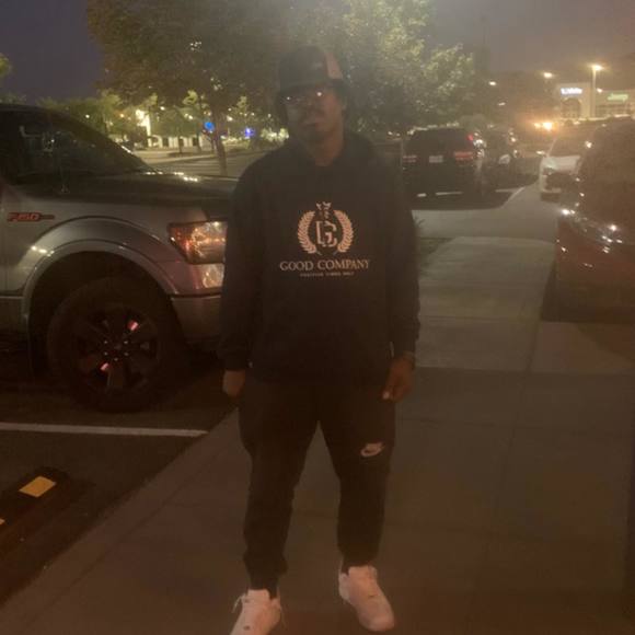 Profile Picture of Akeem Jackson (@kizzledagreat24) on Poshmark