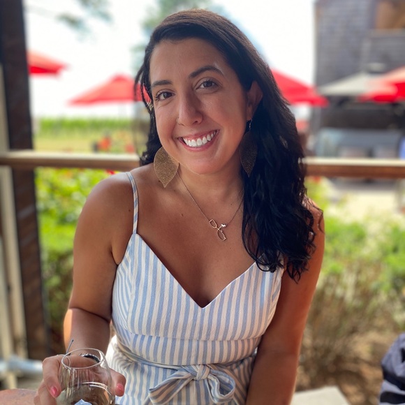 Profile Picture of Hannah Walworth (@hannah_walworth) on Poshmark