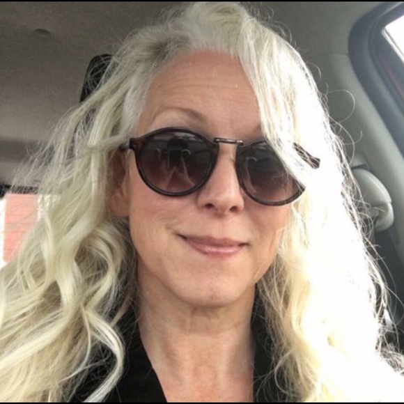 Profile Picture of Katheryn Helms (@katdenhel) on Poshmark