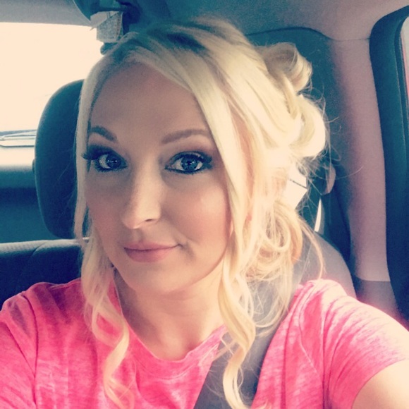 Profile Picture of Trinity Williams (@trinityw3w) on Poshmark