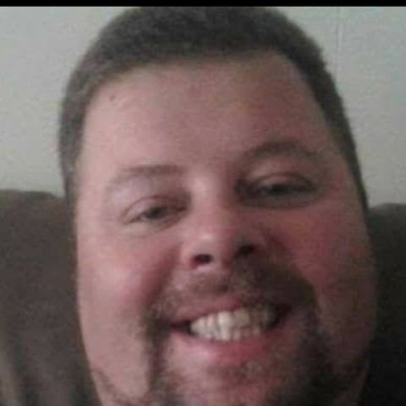 Profile Picture of Daniel May (@dannymay79) on Poshmark