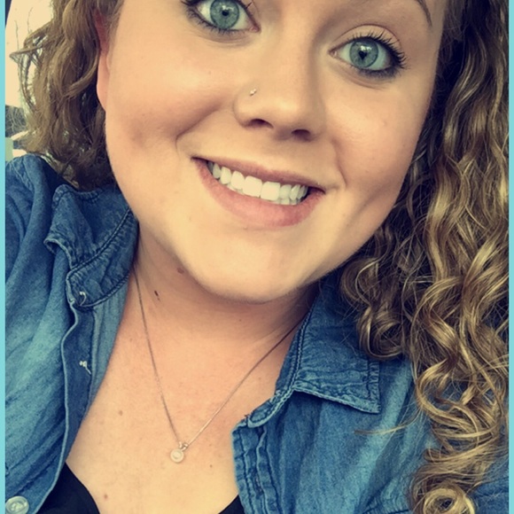 Profile Picture of Bailey Nolan (@bnolan479) on Poshmark