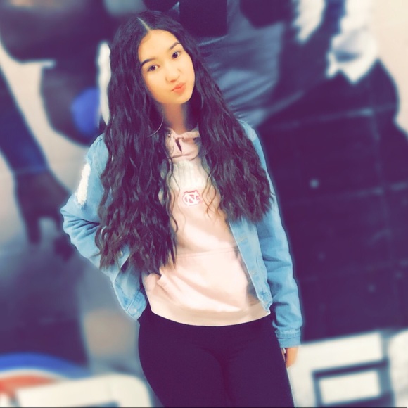 Profile Picture of Candace Pullin (@candacepullin) on Poshmark