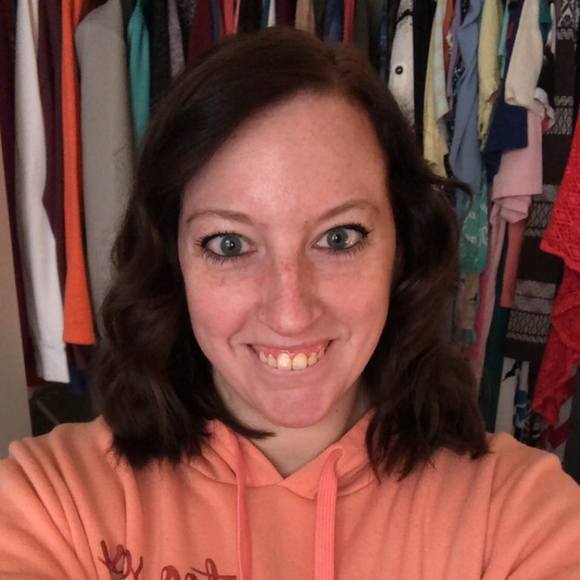 Lyndsie Masey - Poshmark Profile Picture of Lyndsie Masey (@lyndsiemasey20) on Poshmark