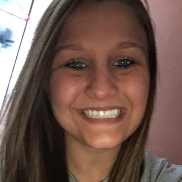 Profile Picture of Jenna Zyla (@jennazyla22_) on Poshmark