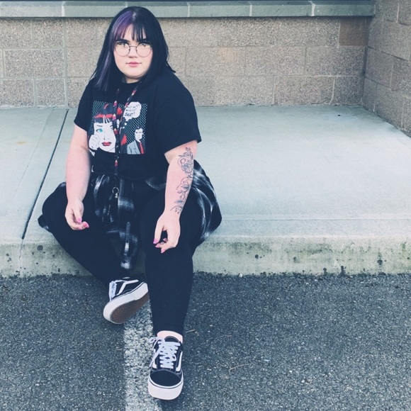 Profile Picture of Naedene Heathman (@naedene13) on Poshmark