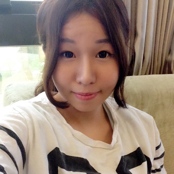 Profile Picture of Yunting Huang (@huangtammy) on Poshmark
