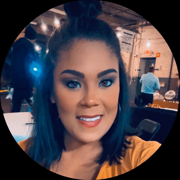 Profile Picture of Victoria Jeffries (@victoria_j882) on Poshmark