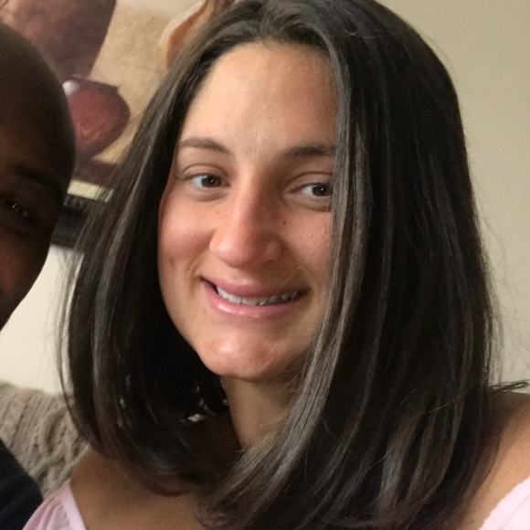 Profile Picture of Jessica Aviles (@jess060317) on Poshmark