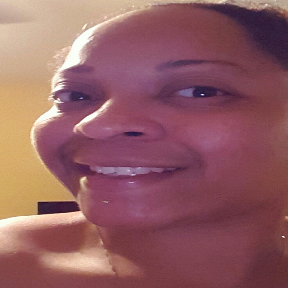 Profile Picture of Rayna Coley (@rayna1130) on Poshmark
