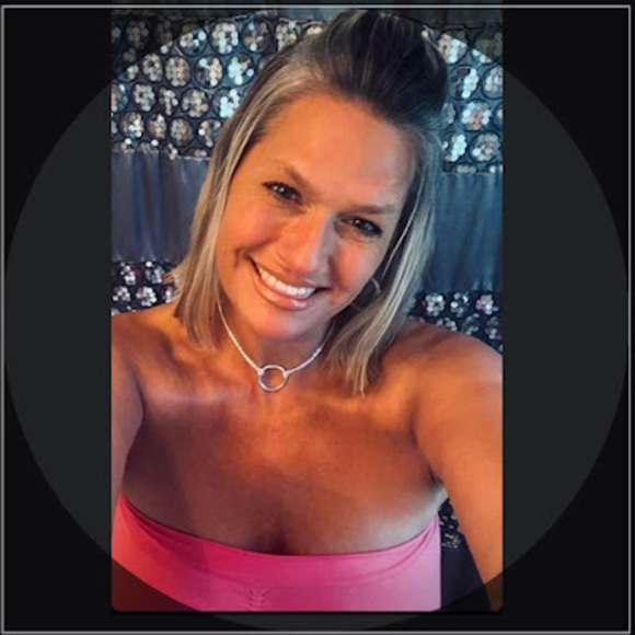 Profile Picture of Kerri Squires (@kerrisquires123) on Poshmark