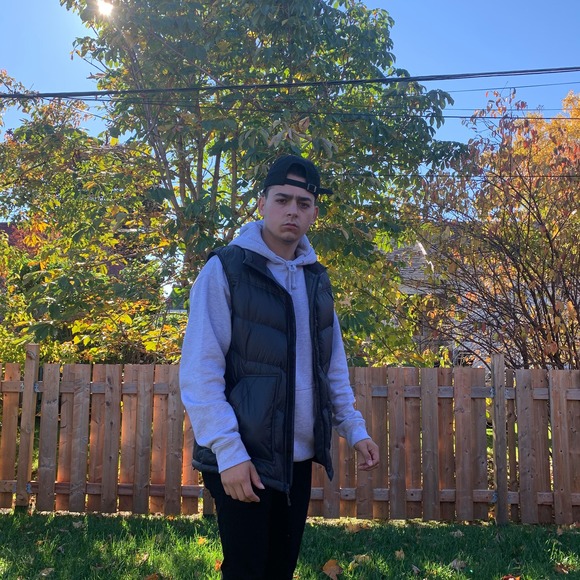 Profile Picture of Zachary Ross (@zacharyross17) on Poshmark