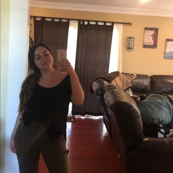 Profile Picture of Leah Pool (@leahpool) on Poshmark