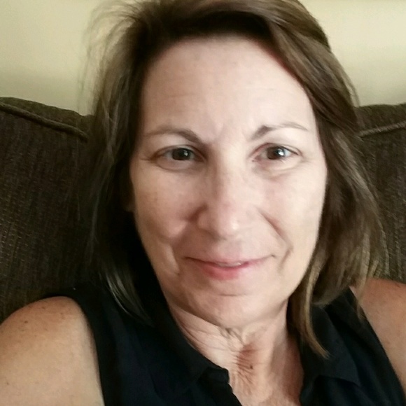 Profile Picture of Lynn Getrost (@lynnbird62) on Poshmark